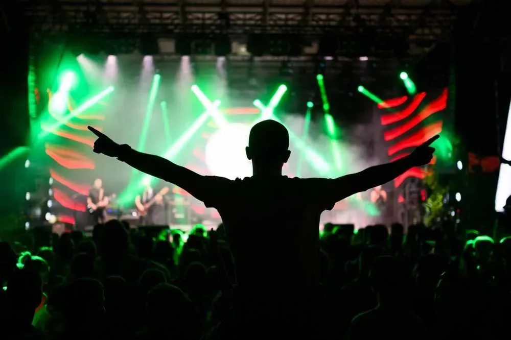 Taco Hemingway: głos pokolenia w słuchawkach