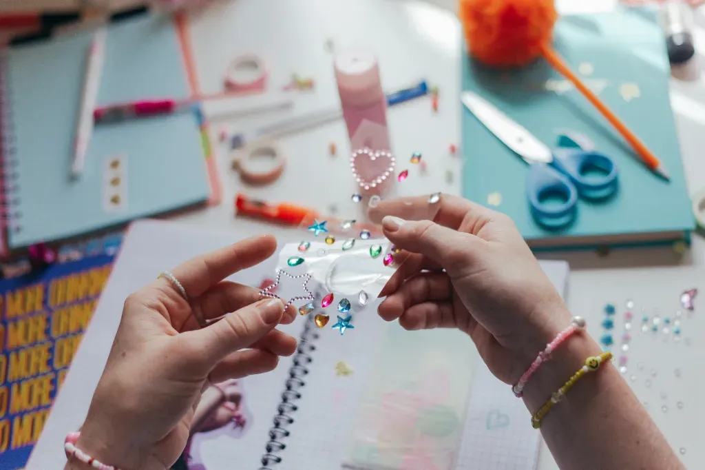 Scrapbooking sklep – jak wybrać miejsce, które naprawdę wspiera Twoją kreatywność